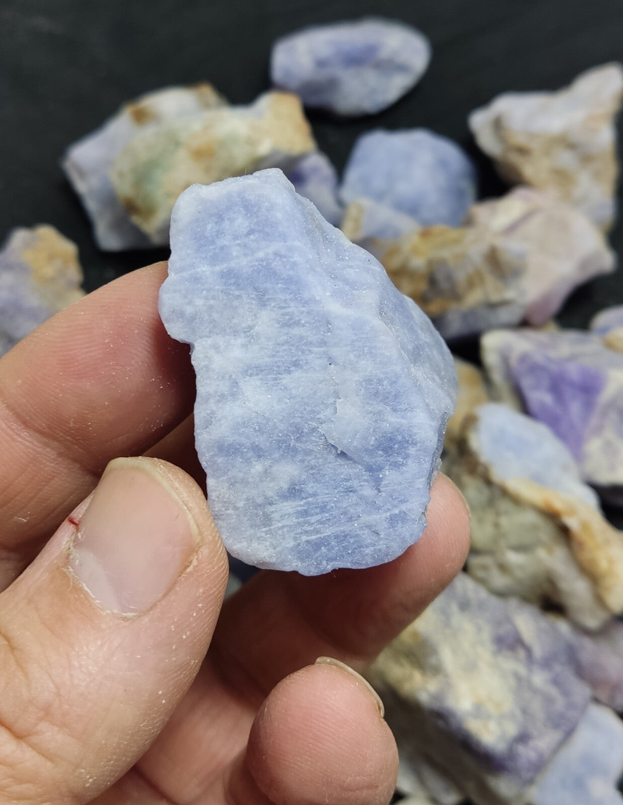 770 grams fluorescent Hackmanite