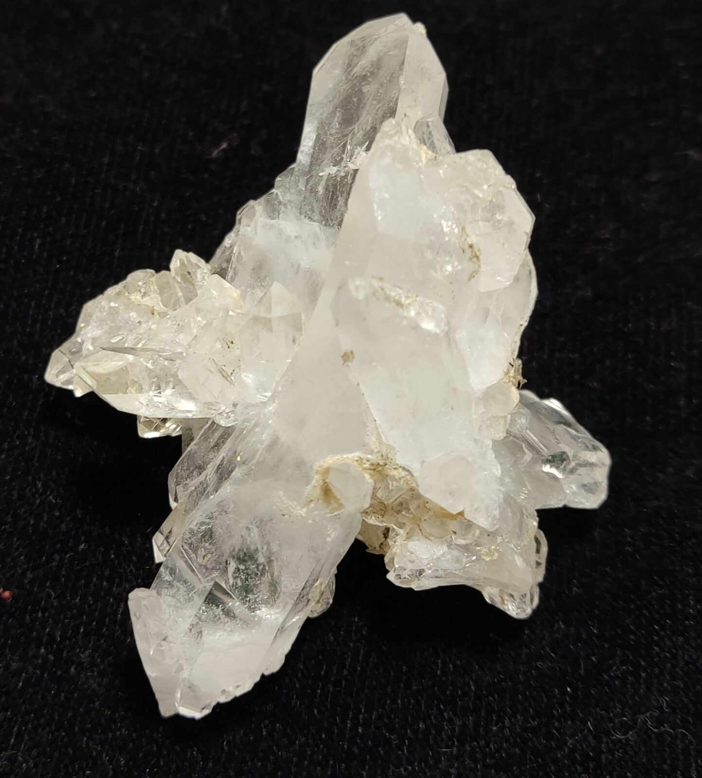 An Aesthetic Natural beautifully terminated Quartz cluster 28 grams
