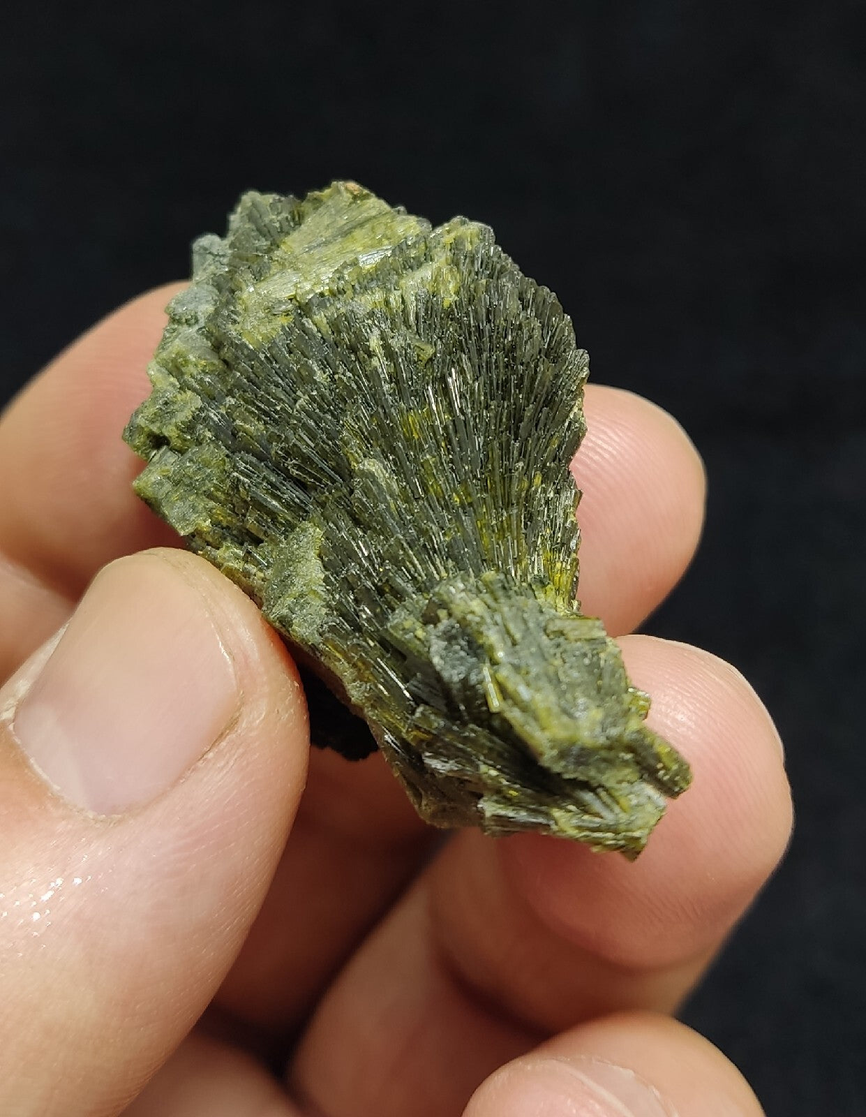 Single natural Epidote Crystal spray formations 29 grams