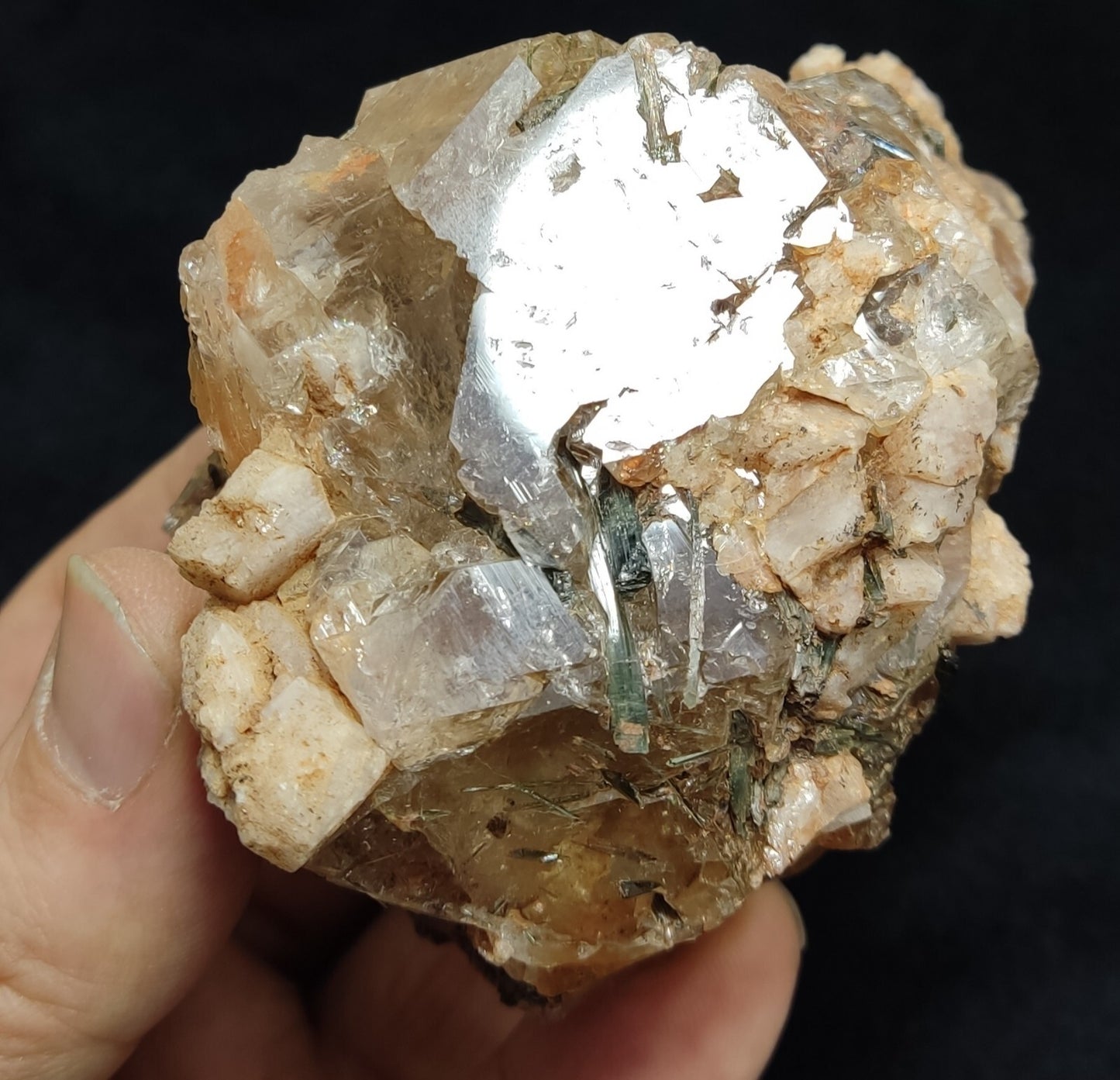 An Aesthetic terminated Quartz floater with aegirine 381 grams