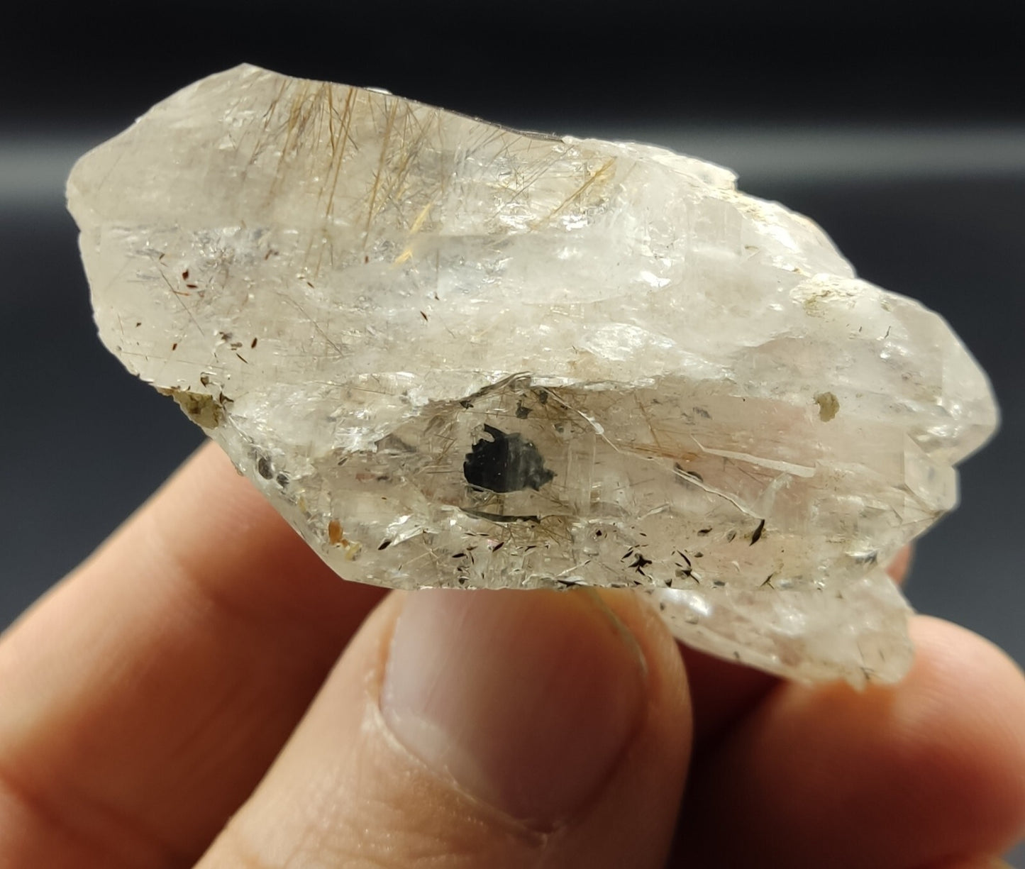An Aesthetic specimen of rutiles included quartz crystal 37 grams