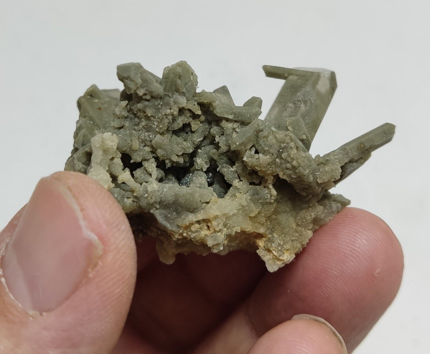 A very Aesthetic Natural beautifully terminated Chlorite Quartz cluster 33 grams