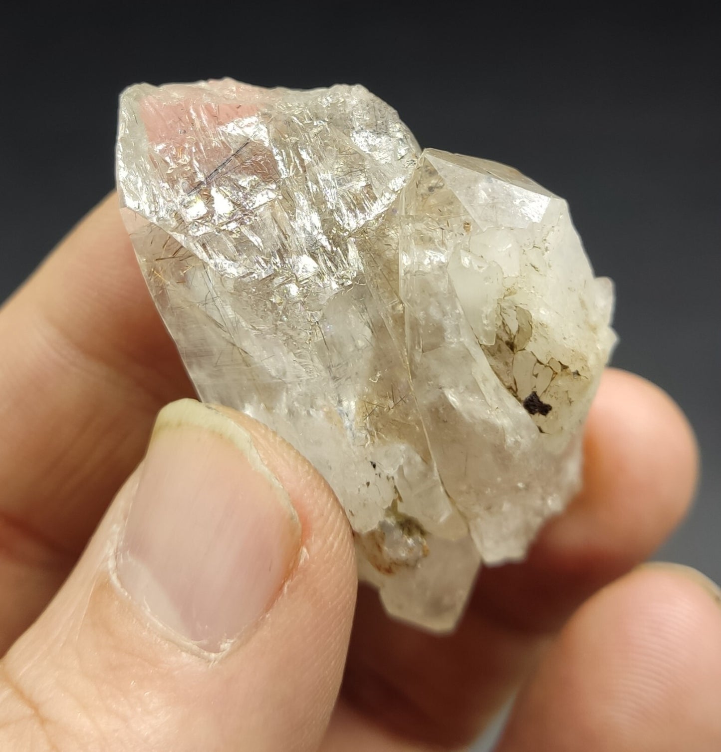 An Aesthetic specimen of rutiles included quartz crystal 37 grams