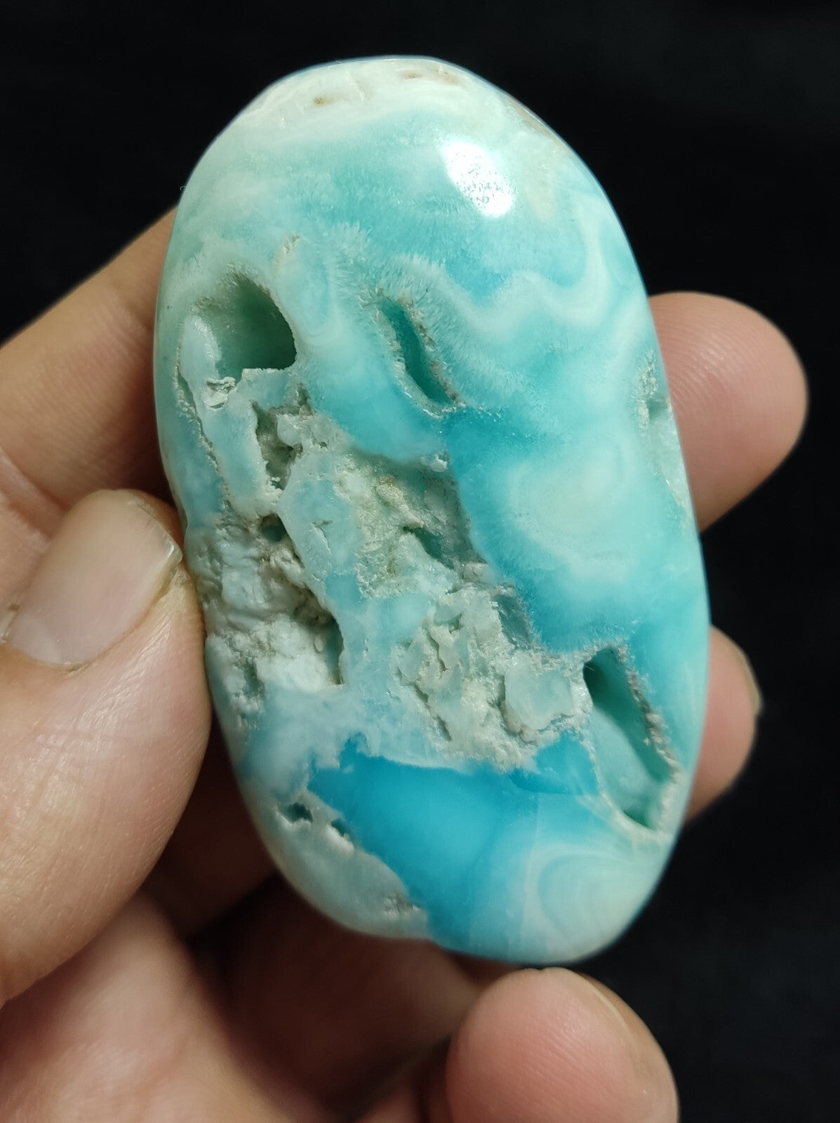 An amazing Blue color aragonite Palmstone 75 grams