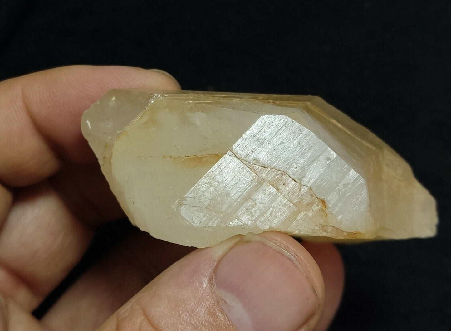 A very Aesthetic Natural beautifully terminated Quartz crystal 102 grams