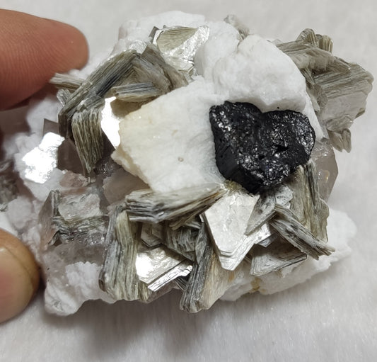 An amazing specimen of quartz with muscovite and albite 134 grams