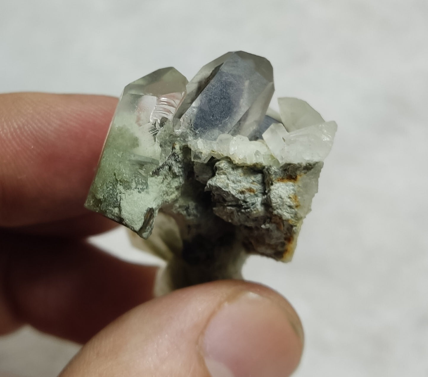 A very Aesthetic Natural terminated Chlorite-brookite Quartz 27 grams