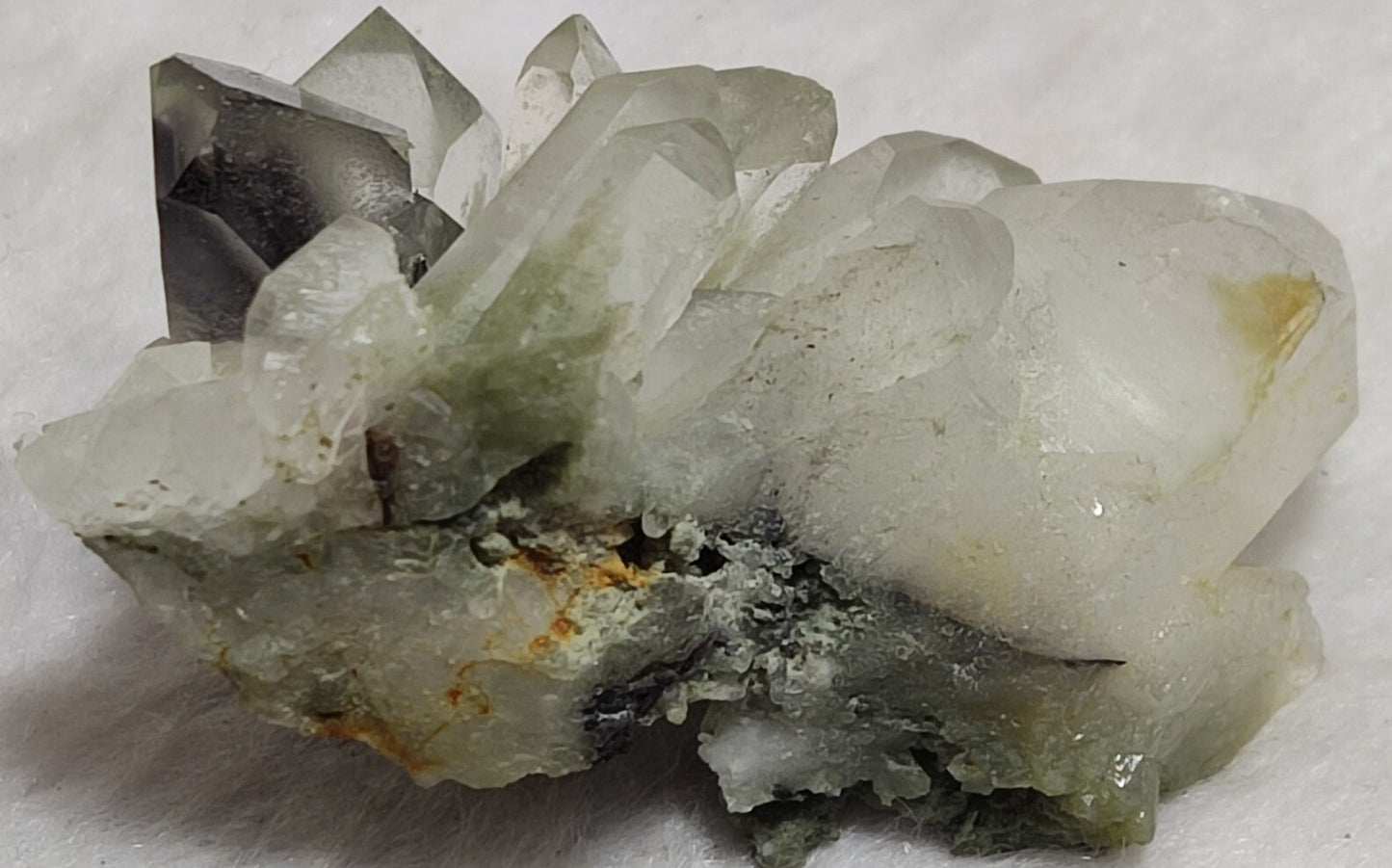 A very Aesthetic Natural terminated Chlorite-brookite Quartz 27 grams