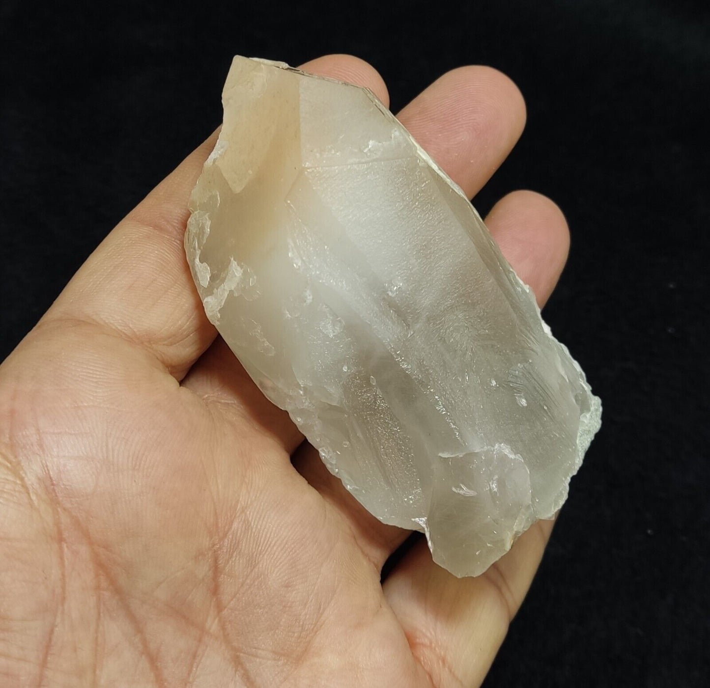 140 grams natural quartz crystal with amphibole inclusions