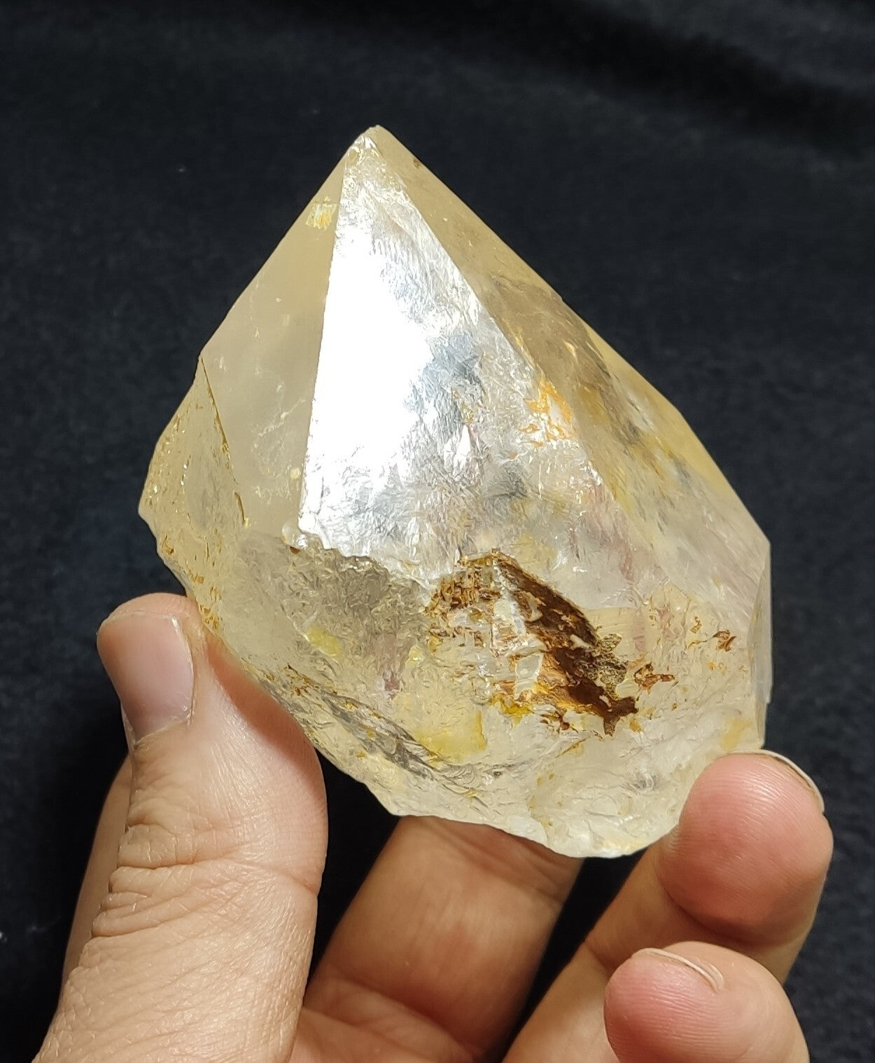 An Aesthetic terminated specimen of Quartz crystal 387 grams
