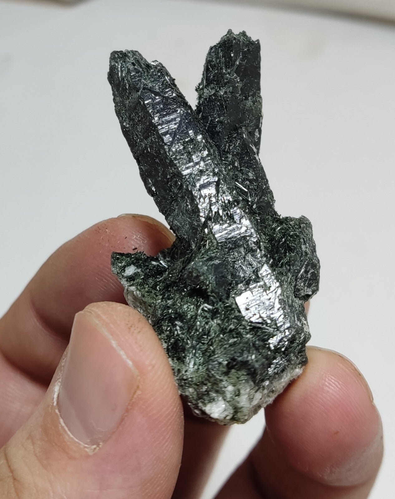 An Aesthetic Natural terminated Chlorite Quartz crystal specimen 32 grams