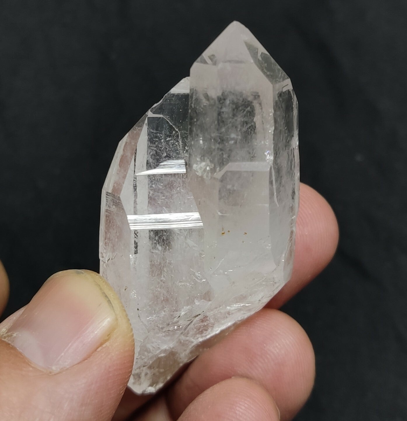 A very Aesthetic Natural beautifully terminated Quartz crystal 35 grams
