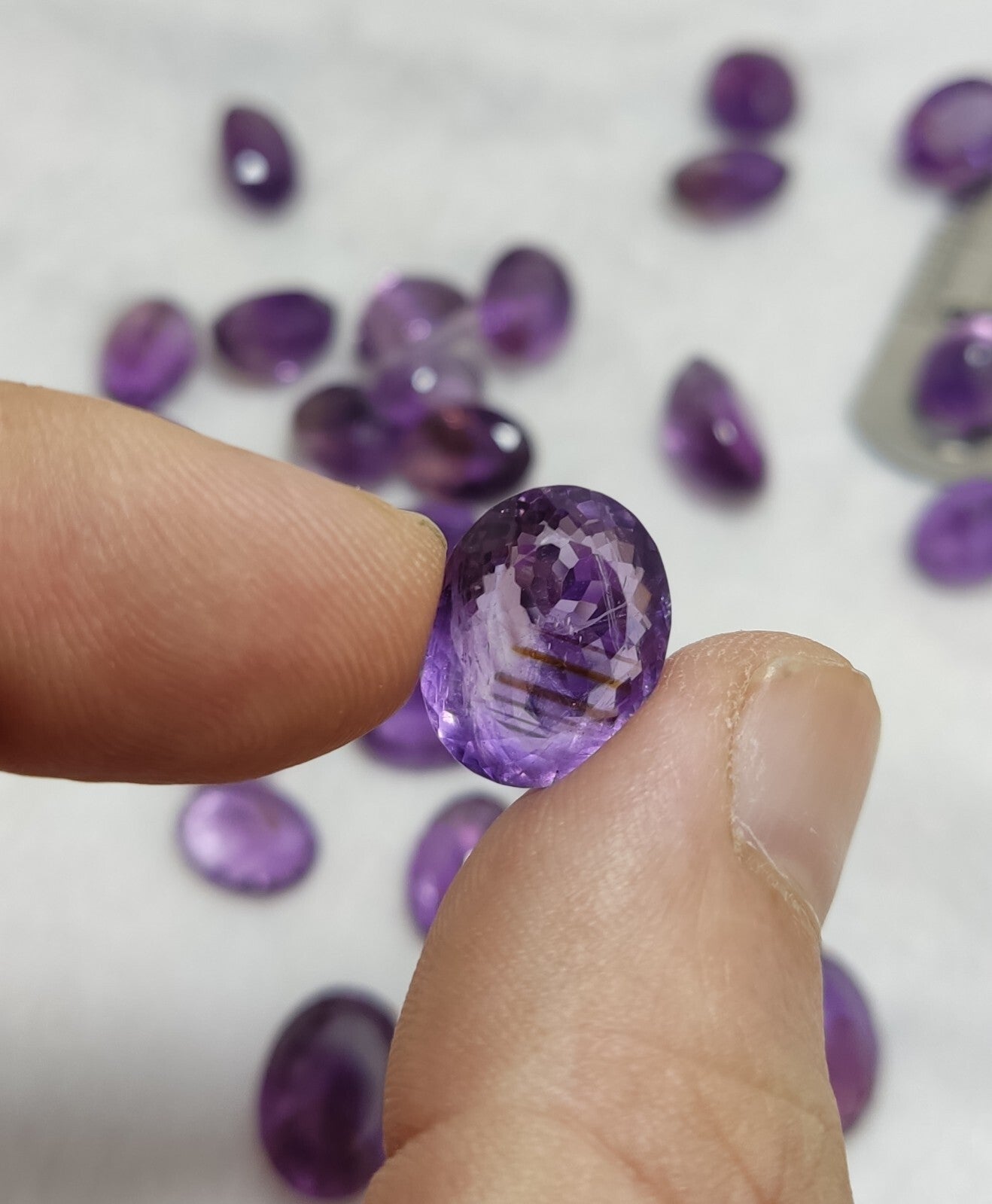 290 Carats Amethyst gemstones