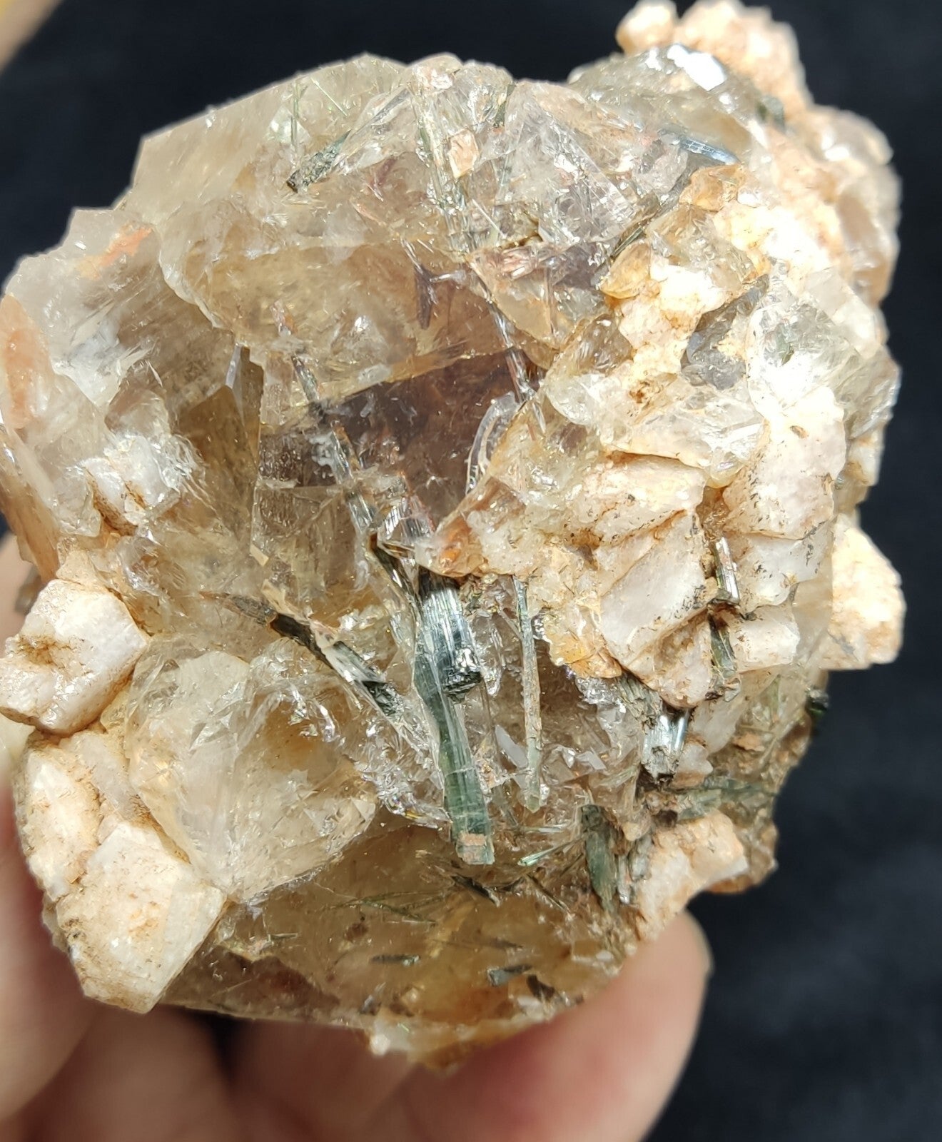 An Aesthetic terminated Quartz floater with aegirine 381 grams