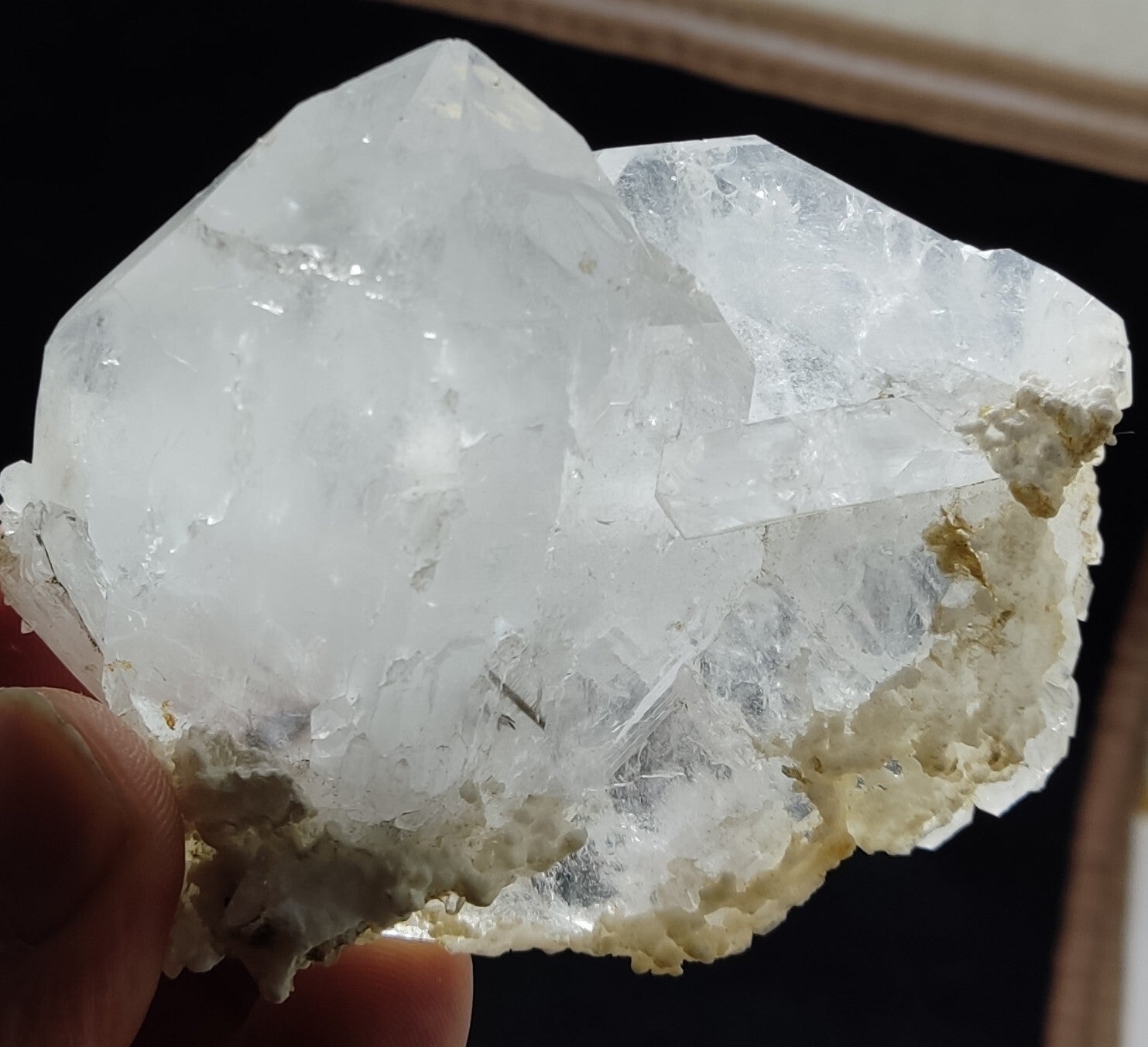 An amazing specimen of quartz cluster 201 grams