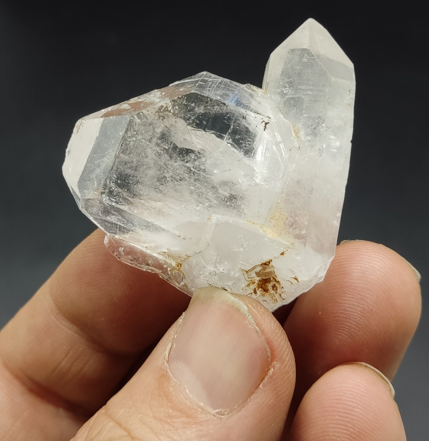 An Aesthetic terminated Quartz crystal specimen 30 grams