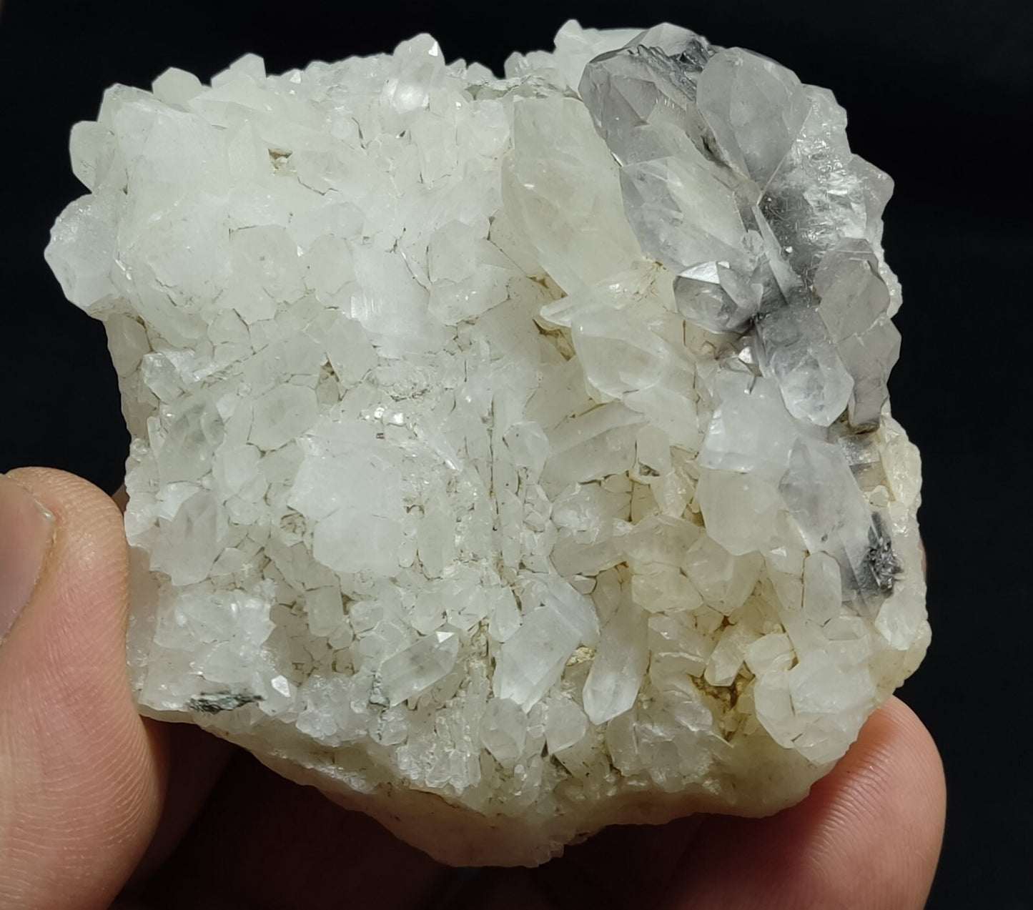 A very Aesthetic Natural terminated brookite Quartz cluster 161 grams