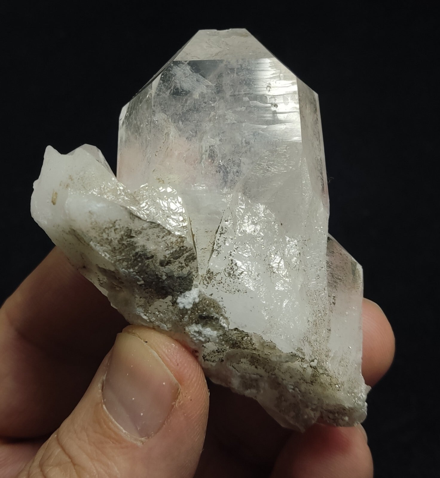 An Aesthetic terminated specimen of Quartz 104 grams