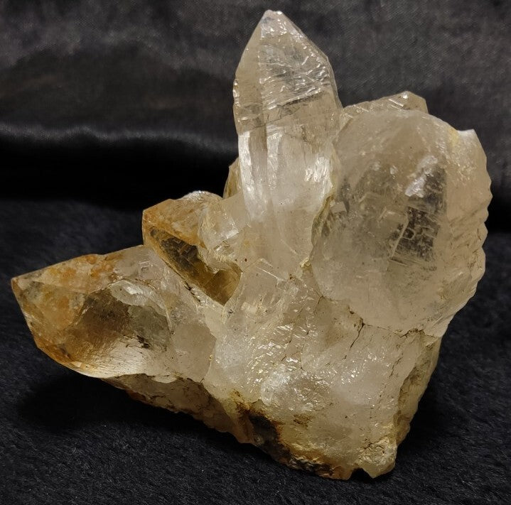 Natural terminated Quartz Crystal Specimen 253 grams