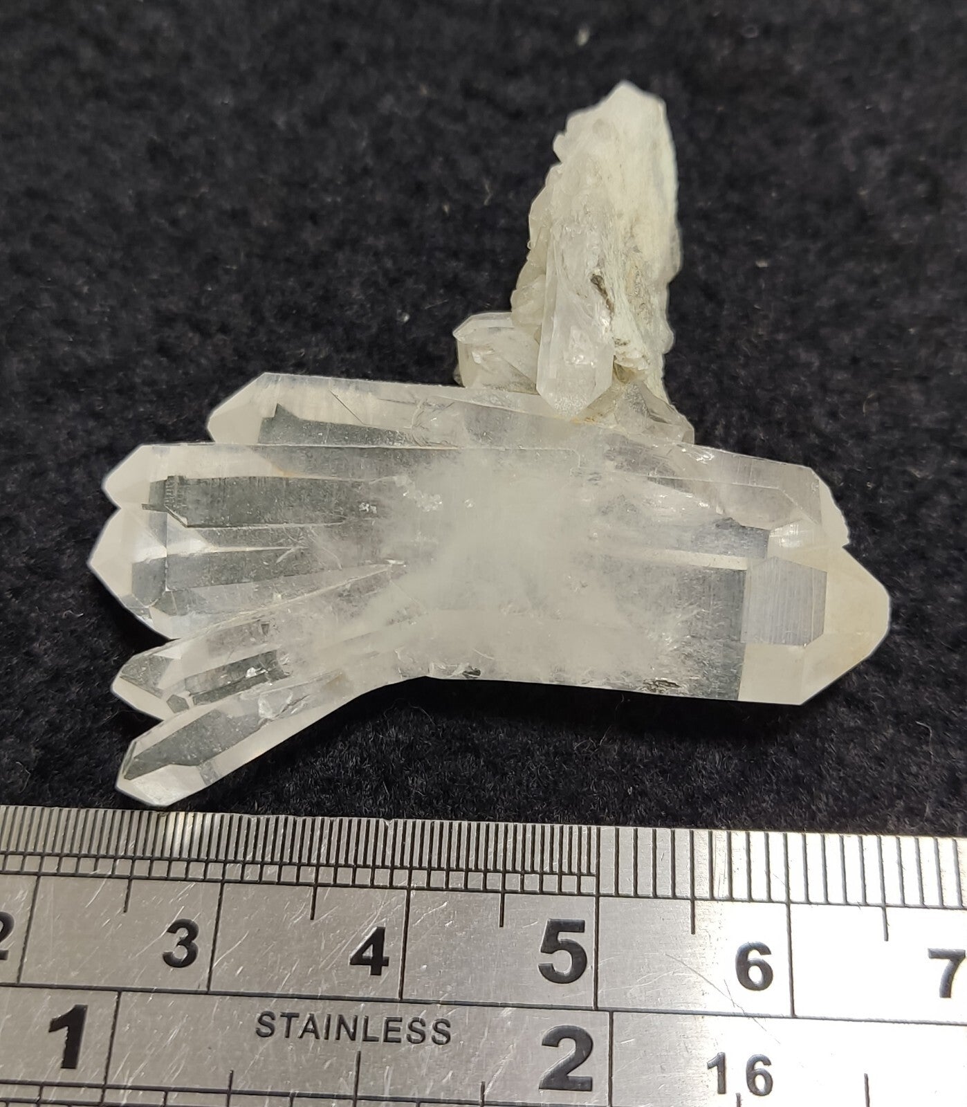 An Aesthetic terminated clear quartz cluster  17 grams