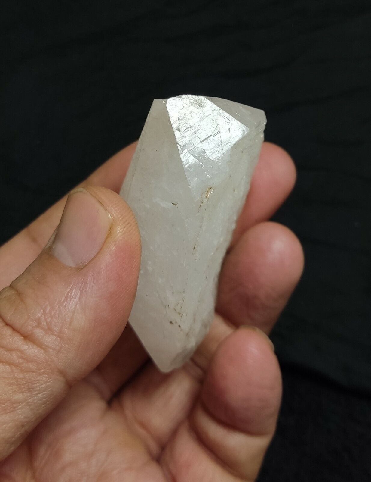A very Aesthetic Natural beautifully terminated Quartz crystal 96 grams