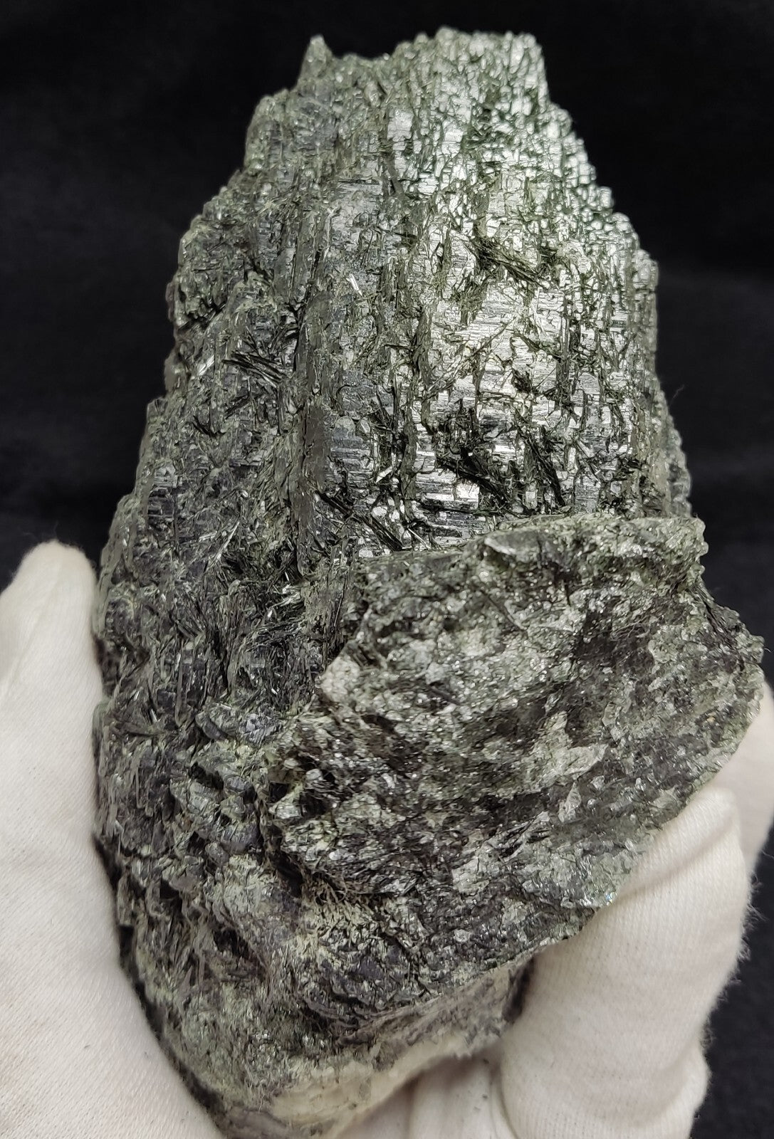 An Aesthetic Natural terminated Chlorite Quartz crystal specimen 1549 grams