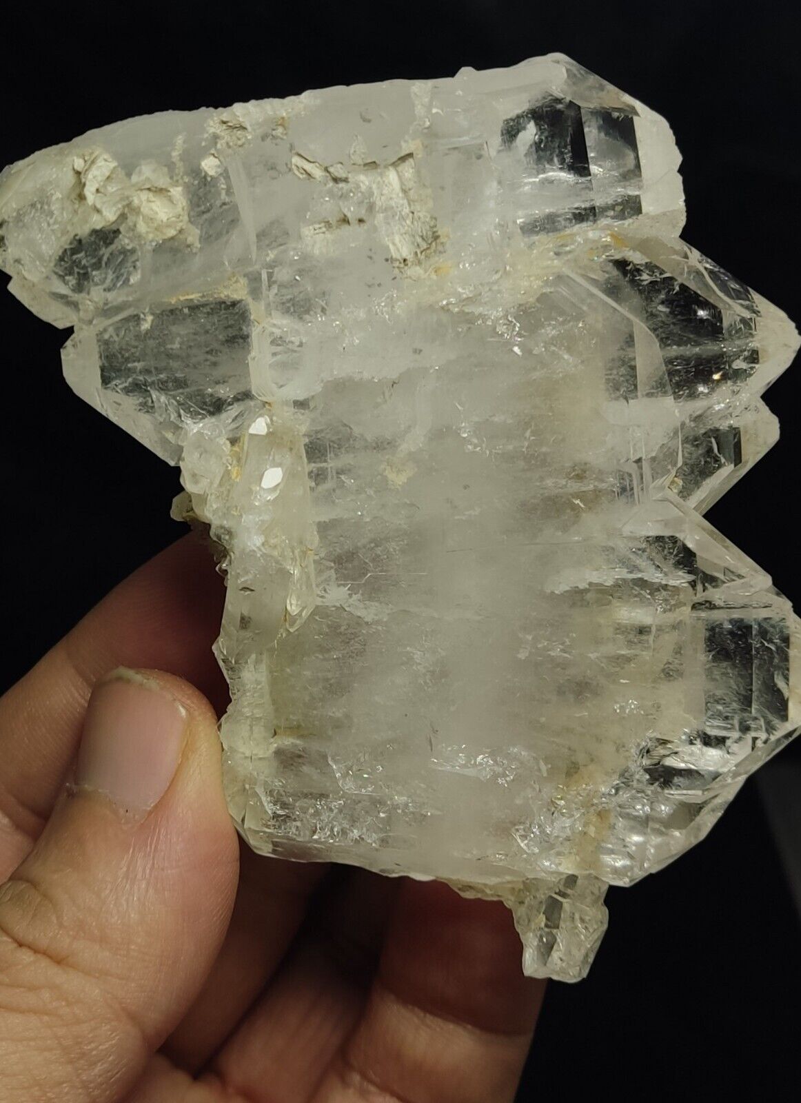 A Very Aesthetic Faden Like Quartz Cluster 181 grams