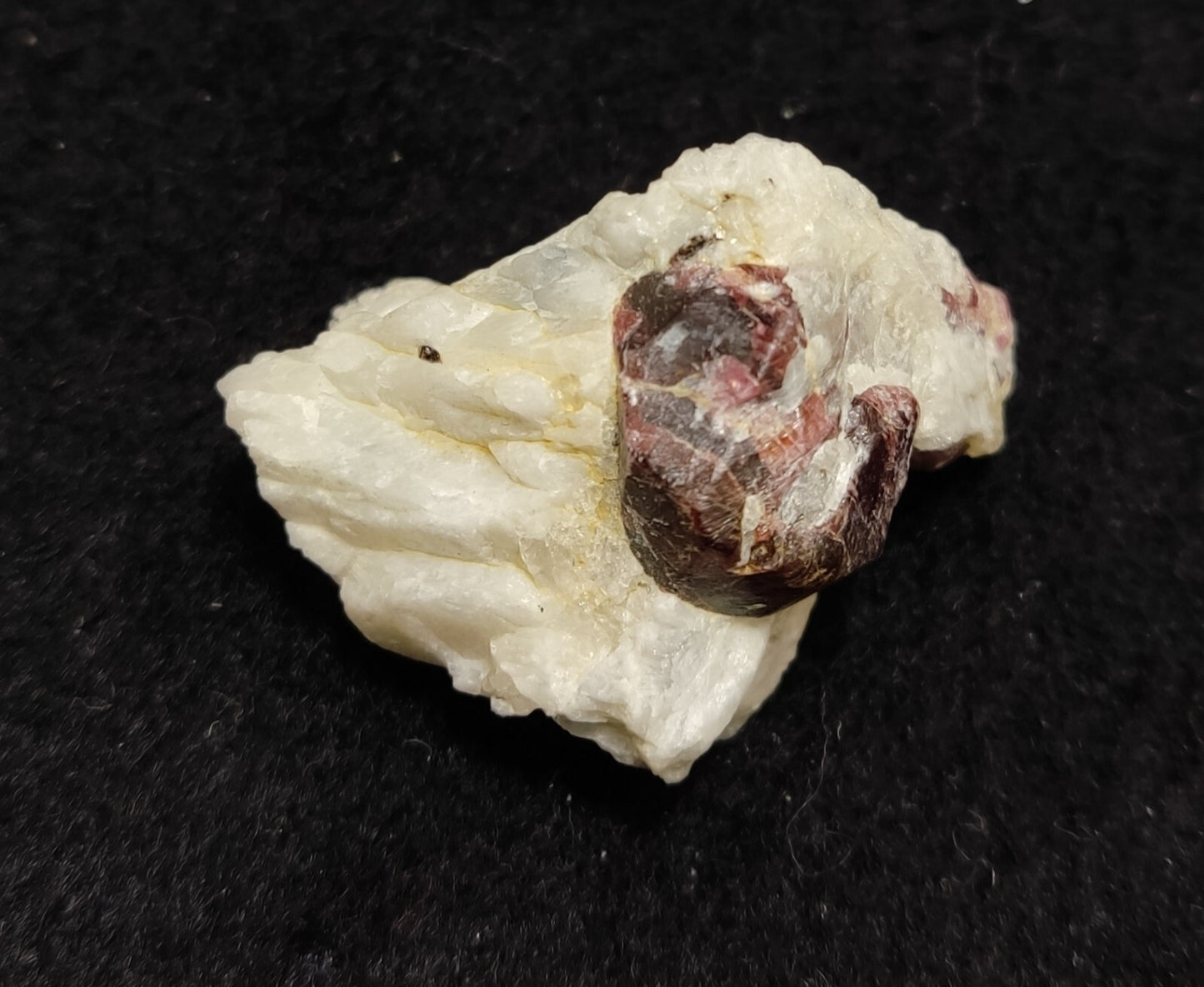An aesthetic specimen of spessartine garnet on albite/feldspar 13 grams