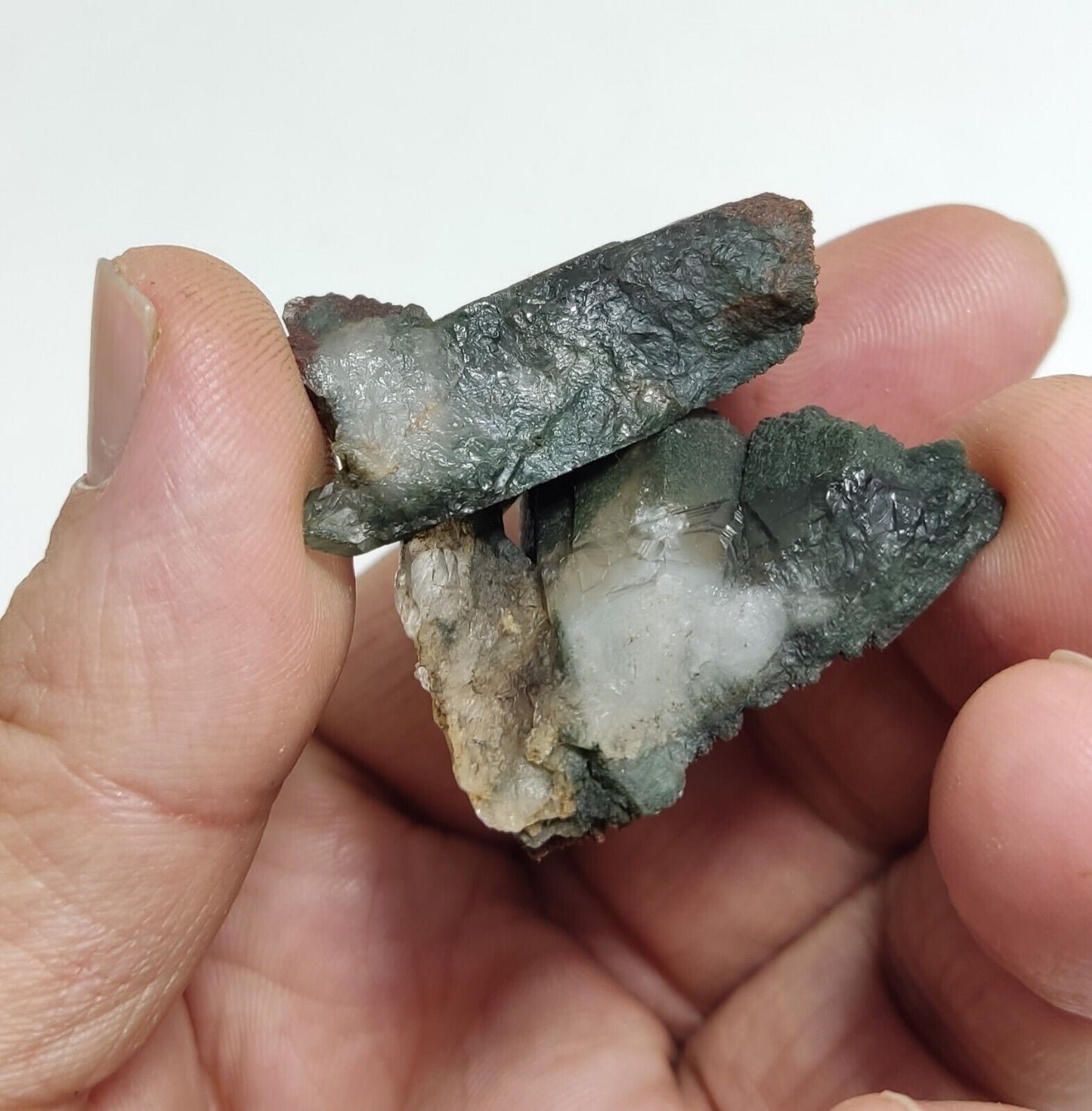 A very Aesthetic Natural beautifully terminated Chlorite Quartz crystal 28 grams