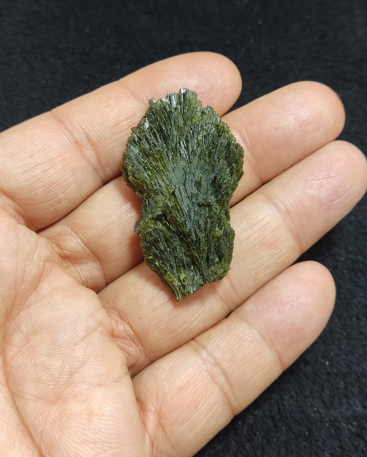Single natural Epidote Crystal spray formations 21 grams