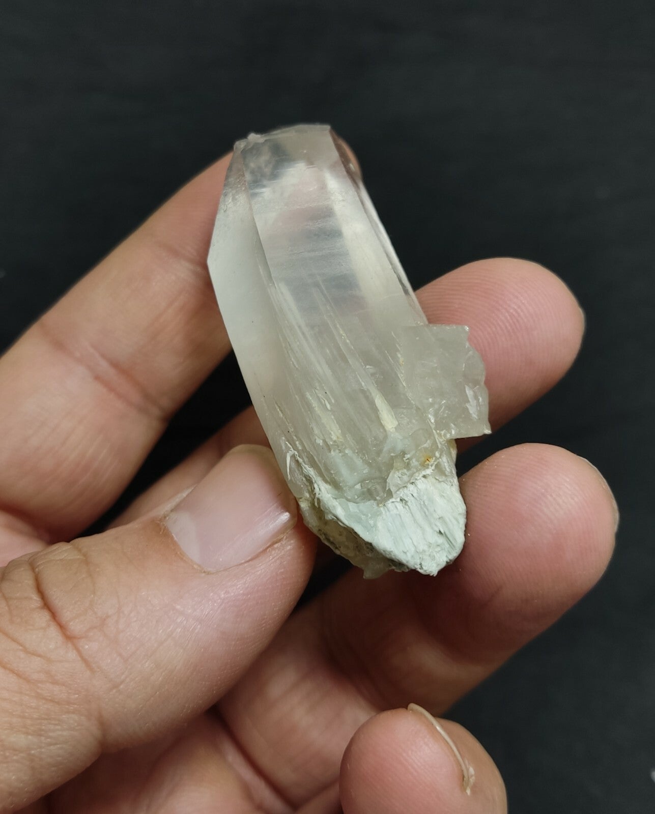 An amazing specimen of terminated Quartz crystal with unique inclusions 39 grams