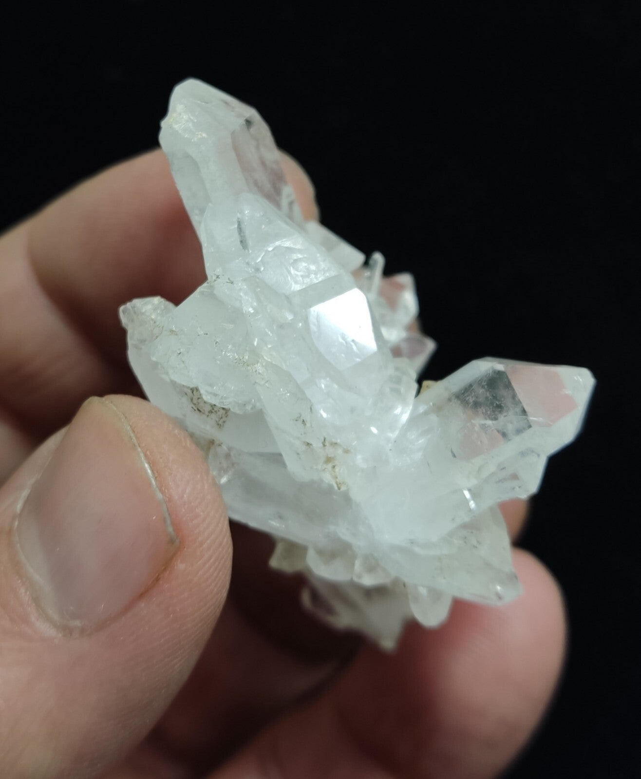 An Aesthetic Natural beautifully terminated Quartz cluster 28 grams
