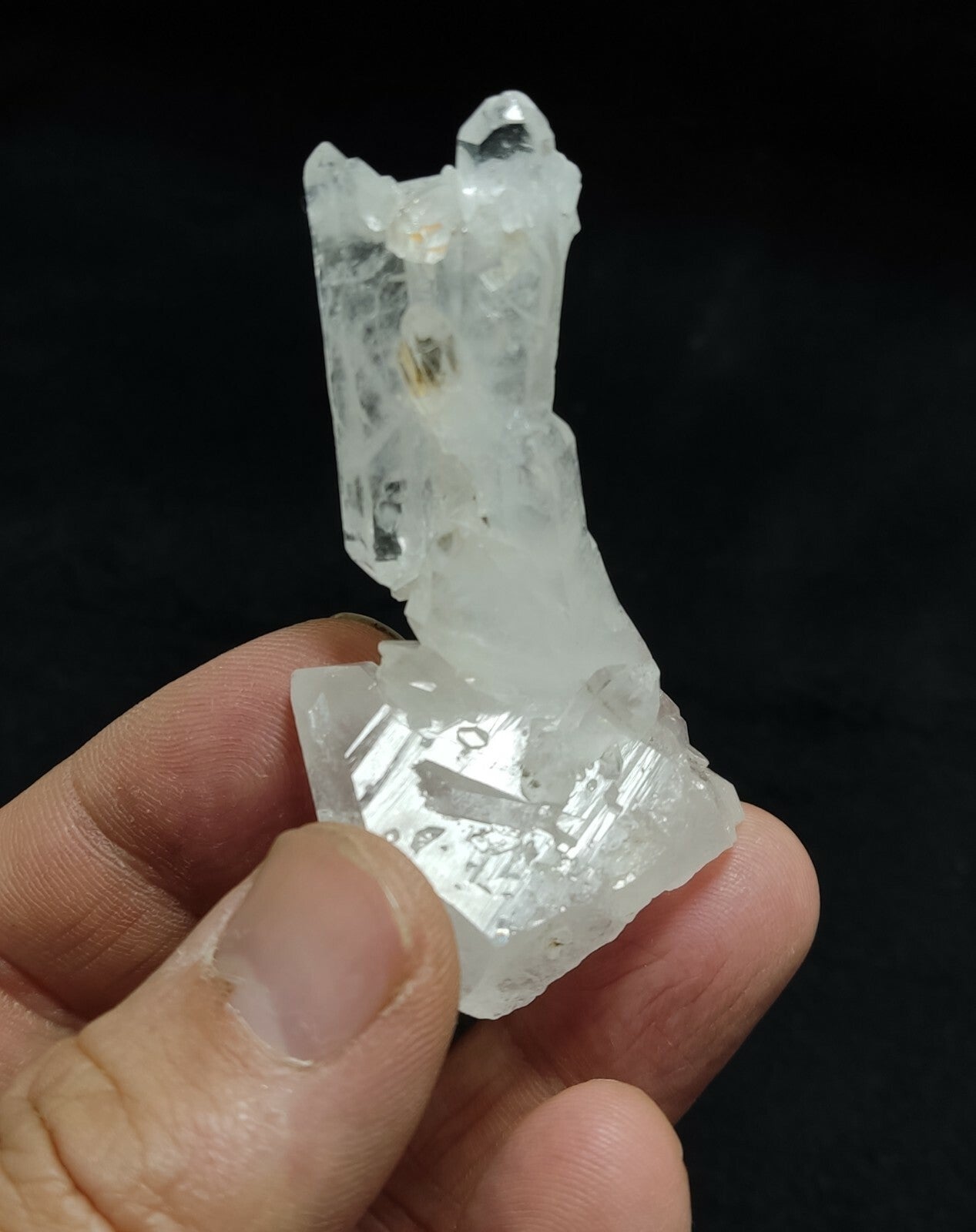 An amazing specimen of terminated Quartz crystal 39 grams