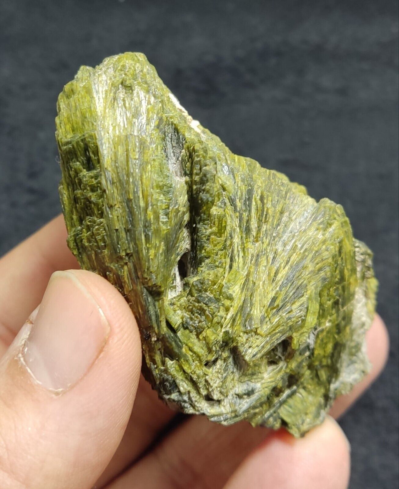 A very Aesthetic Natural beautifully terminated epidote specimen 162 grams