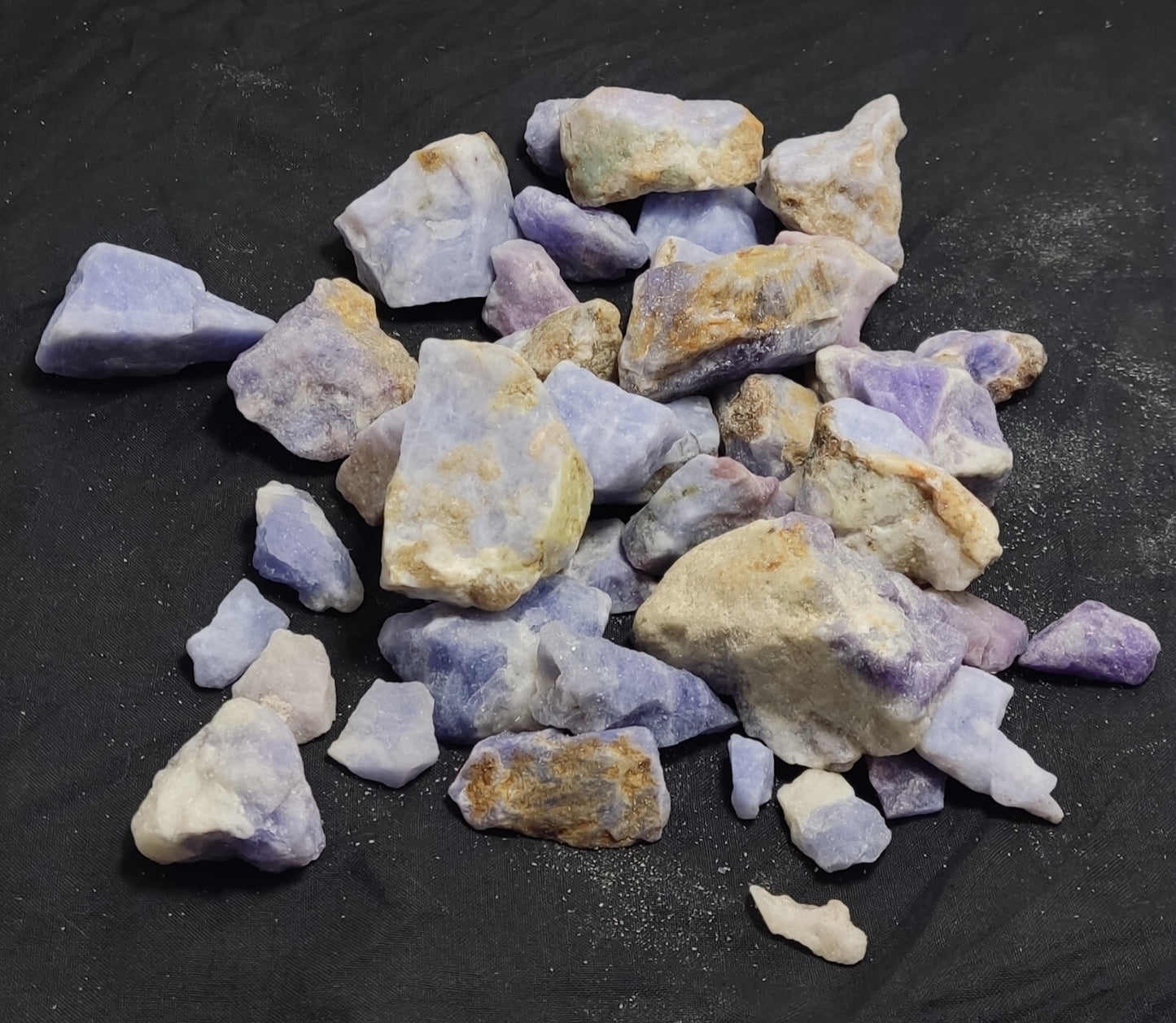 770 grams fluorescent Hackmanite