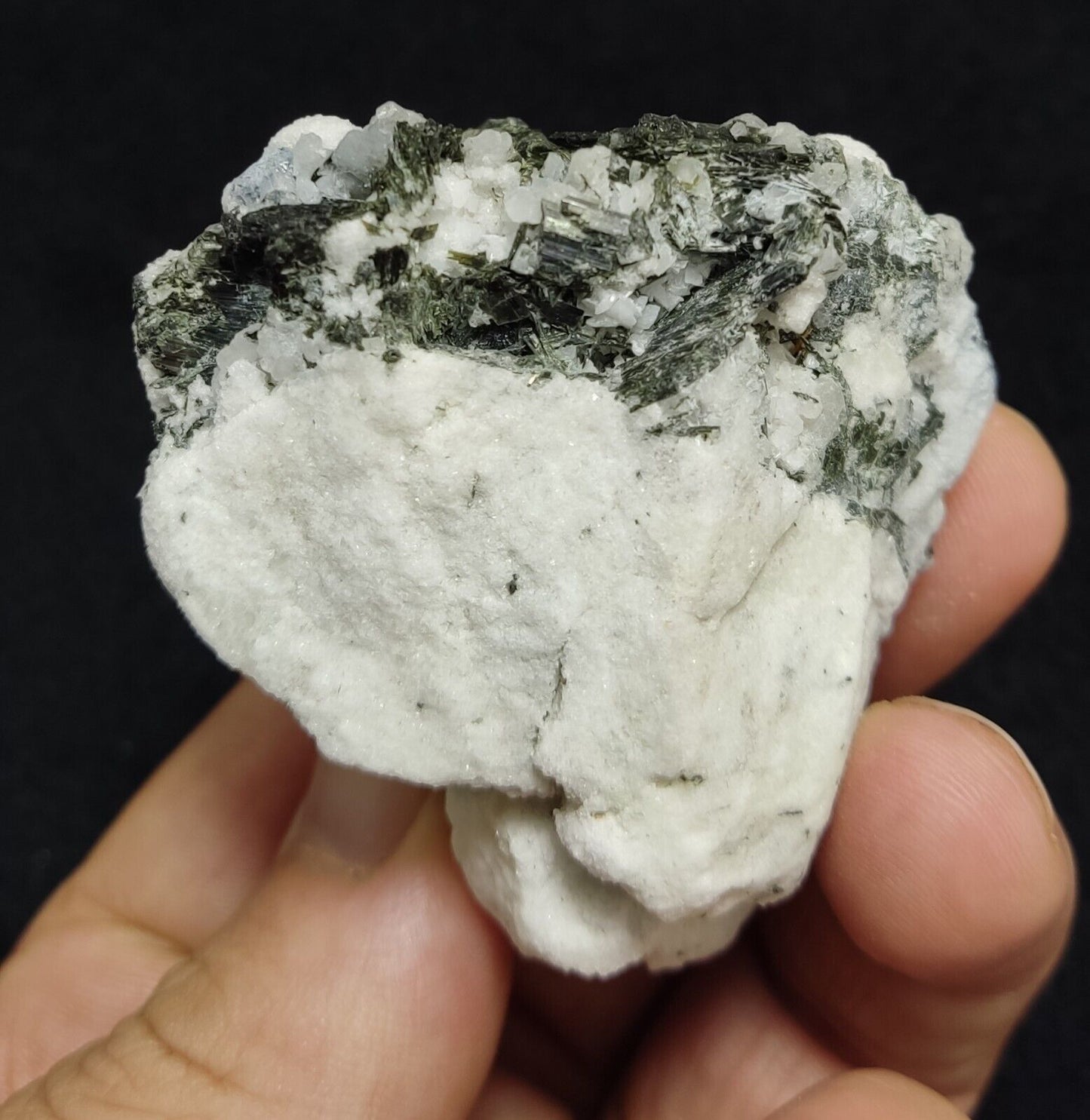 A very Aesthetic  Natural terminated aegirine specimen with albite 103 gram