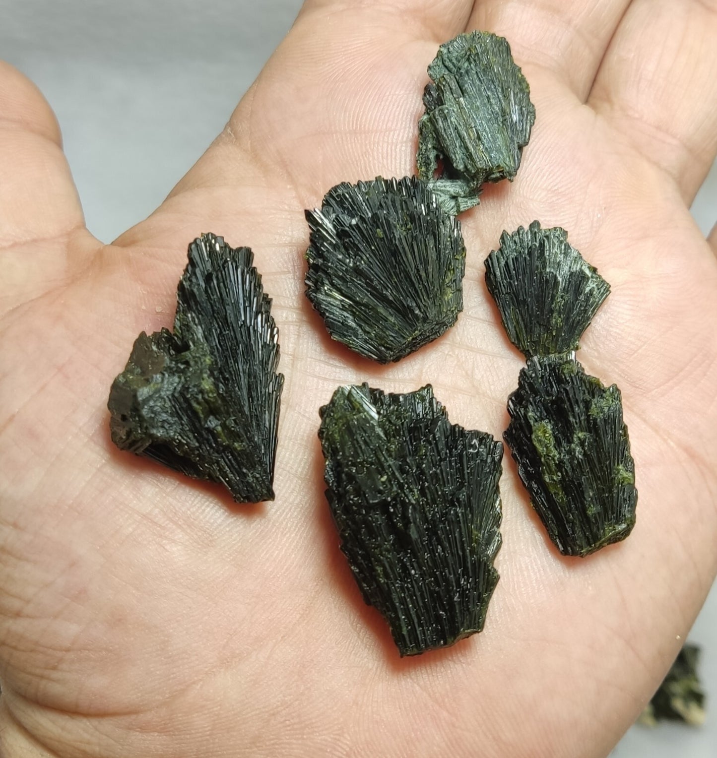1000 grams epidote crystals