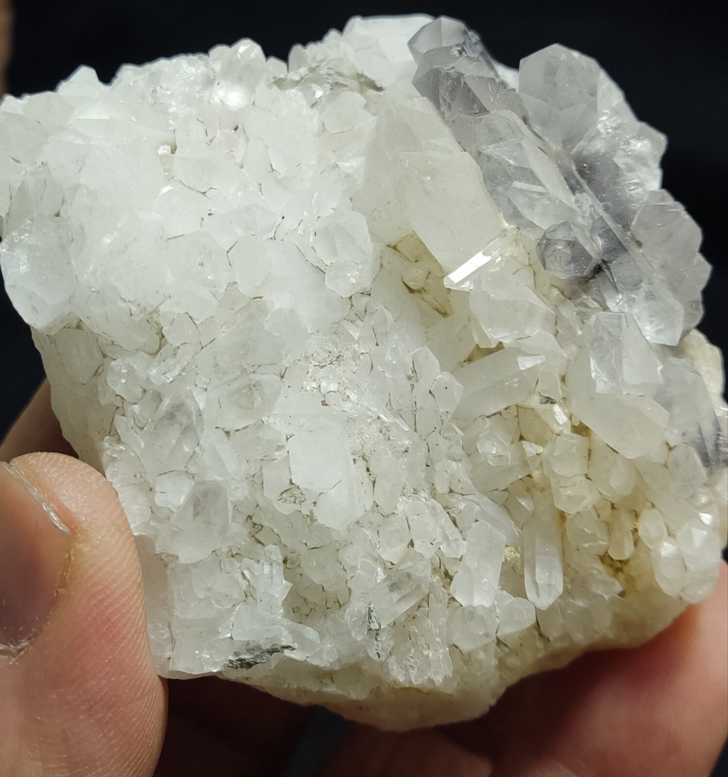 A very Aesthetic Natural terminated brookite Quartz cluster 161 grams