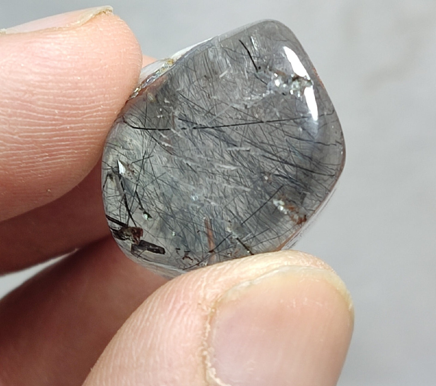 Single piece Rutiles/riebeckite/aegirine included quartz tumble 94 carats