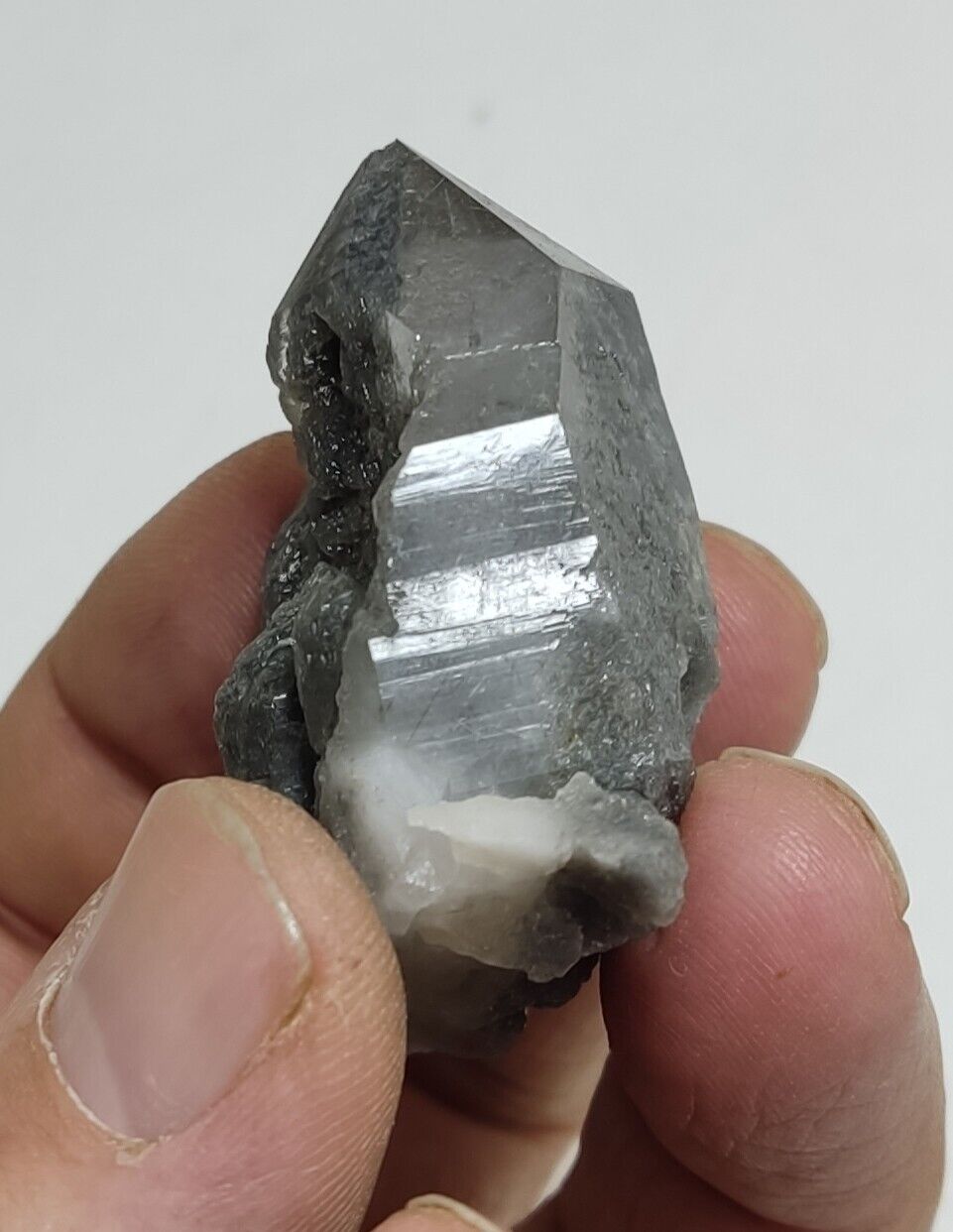 A very Aesthetic Natural terminated lodolite Quartz crystal 49 grams