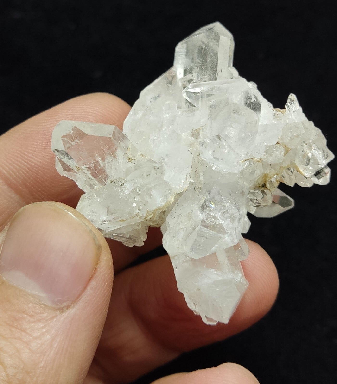 An Aesthetic Natural beautifully terminated Quartz cluster 28 grams