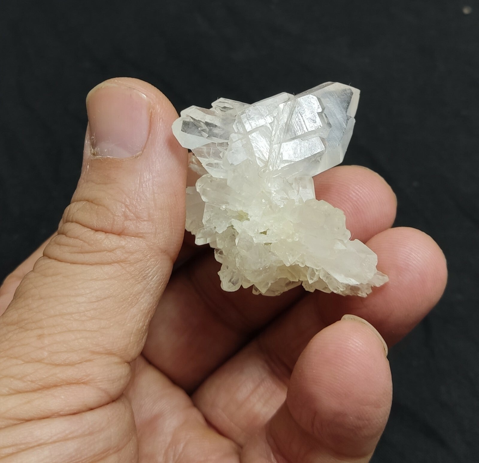 An amazing specimen of terminated Quartz crystal 28 grams