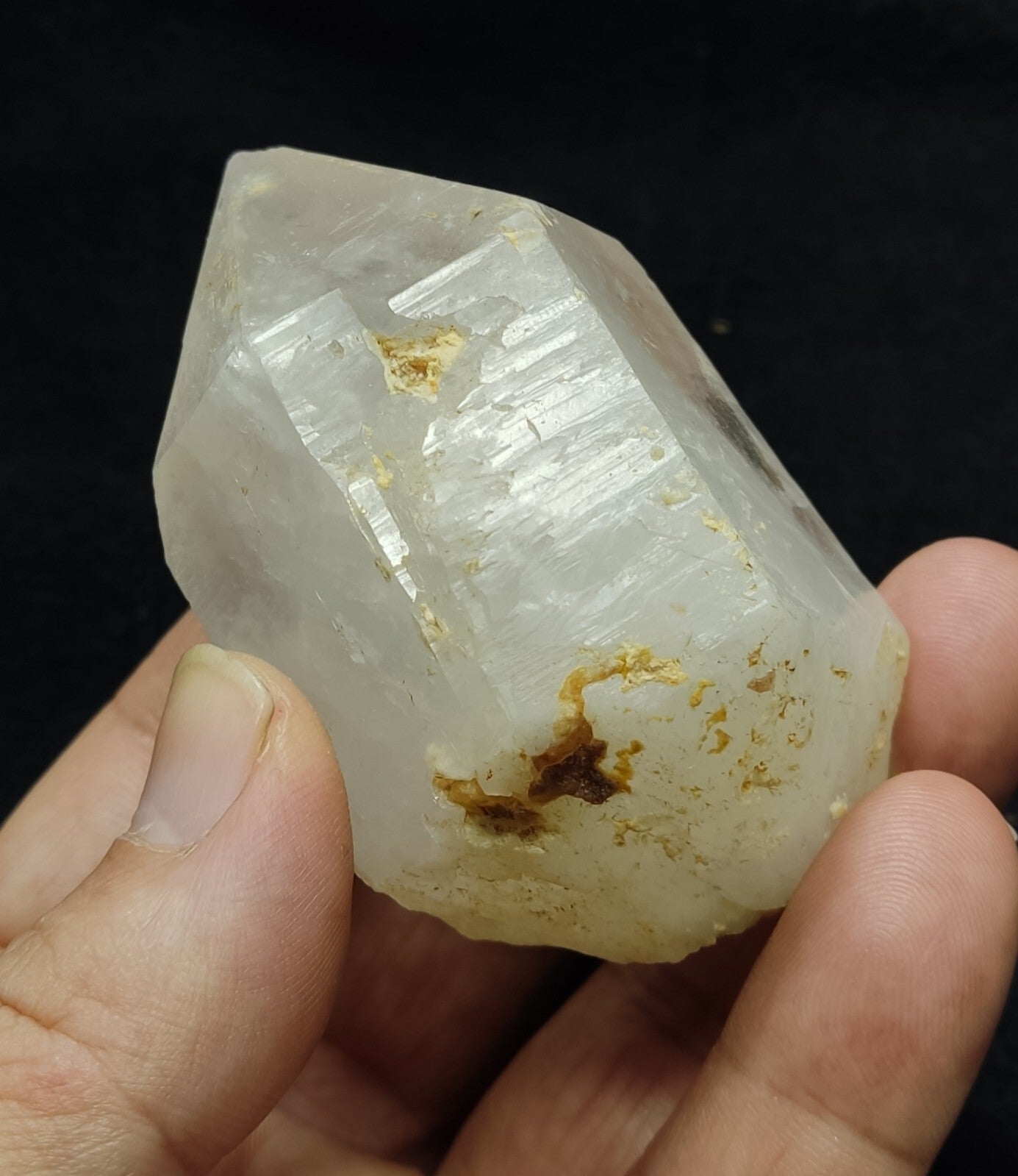 An Aesthetic specimen of quartz crystal specimen 162 grams