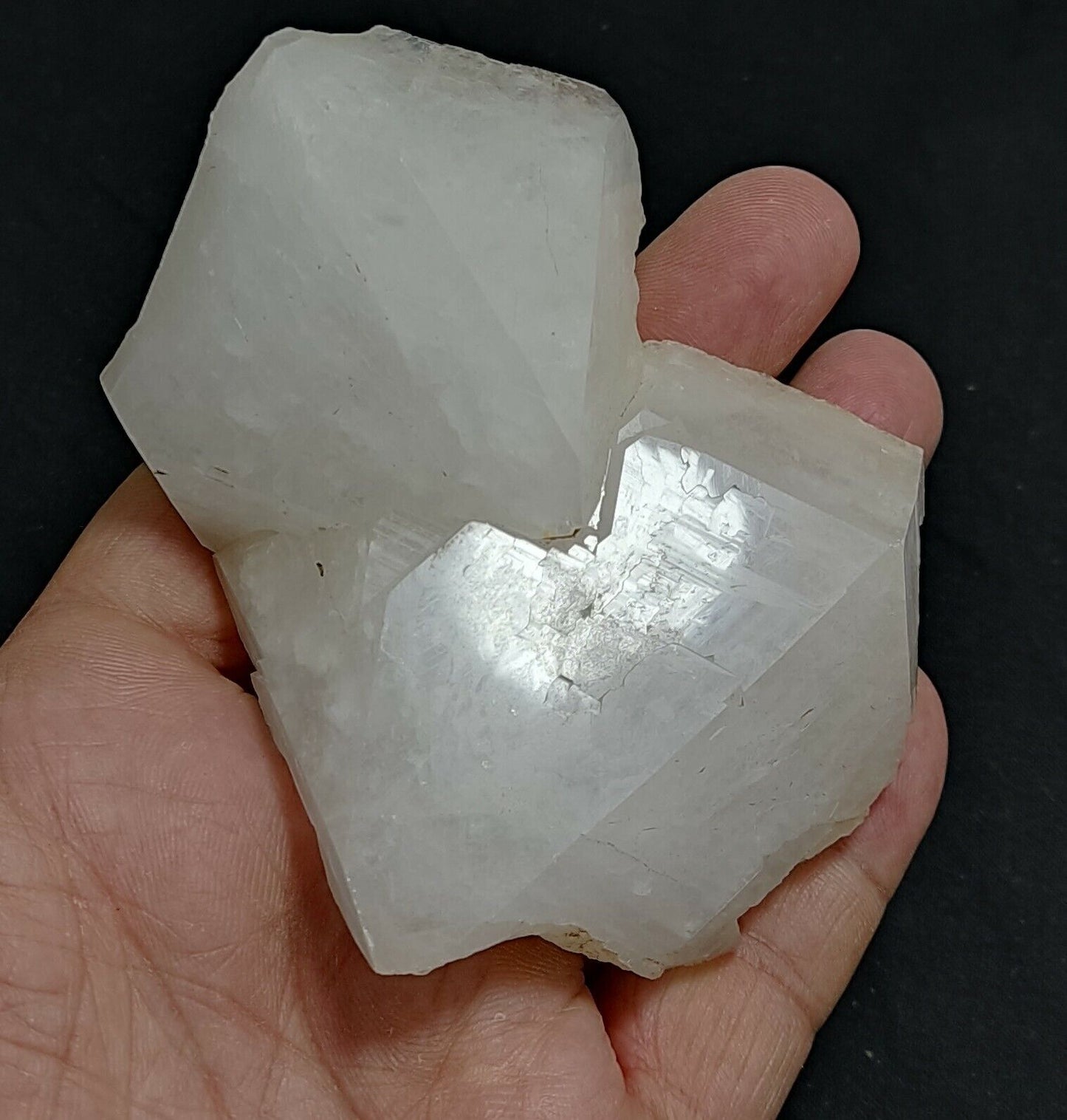 A very Aesthetic Natural beautifully terminated Quartz crystal 244 grams
