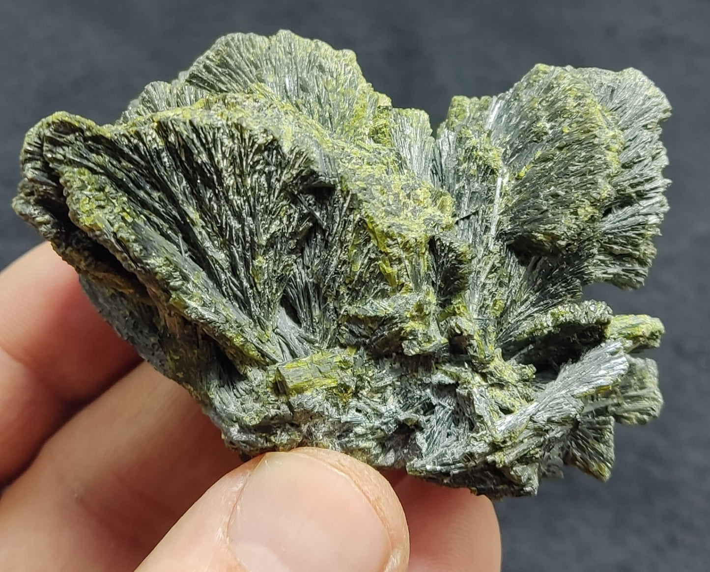An aesthetic specimen of epidote crystal specimen 118 grams