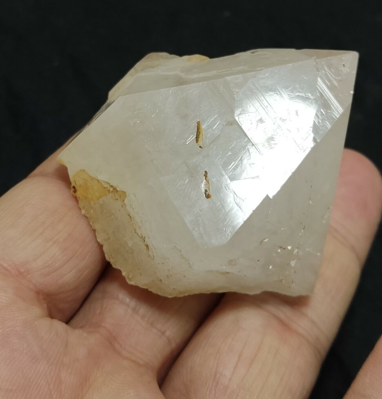 A very Aesthetic Natural beautifully terminated Quartz crystal 97 grams