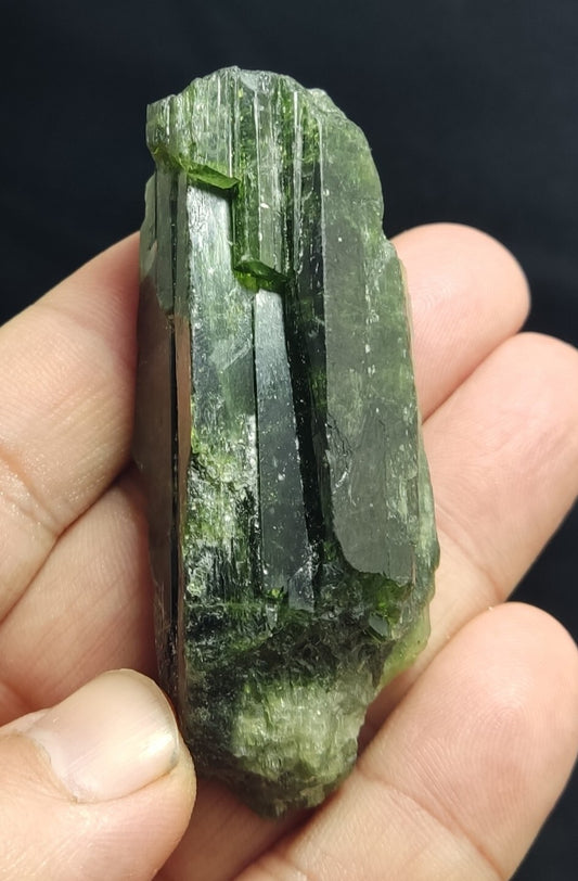 An amazing specimen of diopside crystal 86 grams