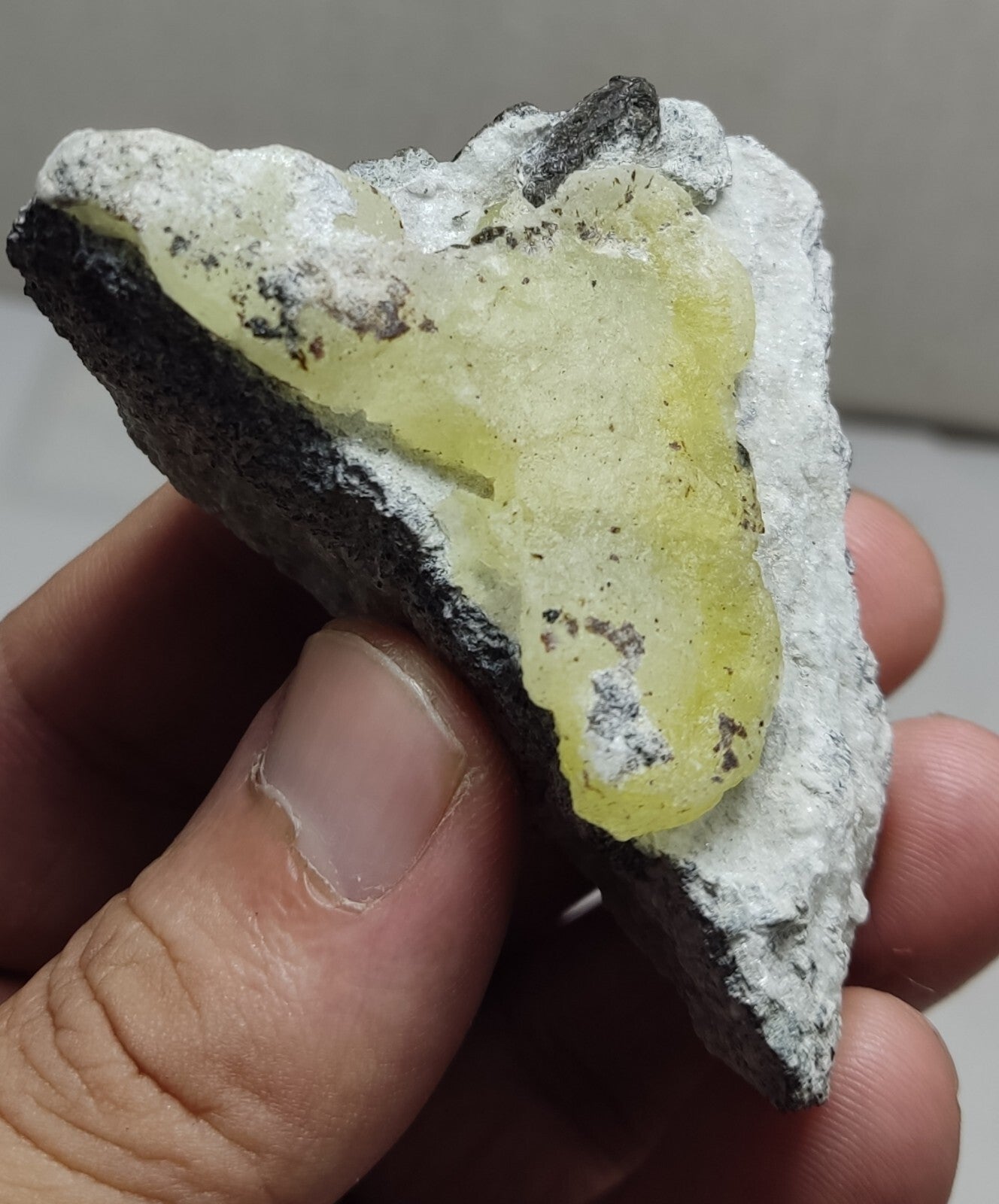 An Aesthetic Natural specimen of brucite with chromite 93 grams
