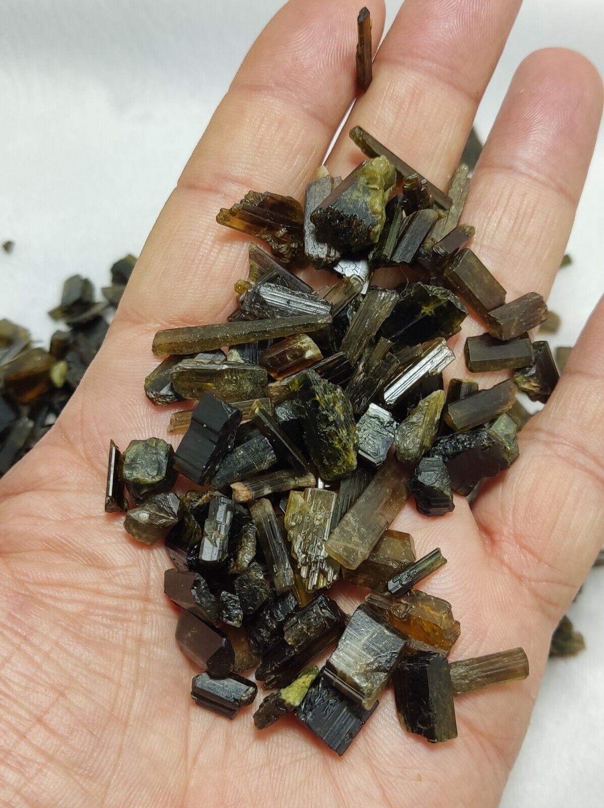 290 grams Natural terminated epidote crystals