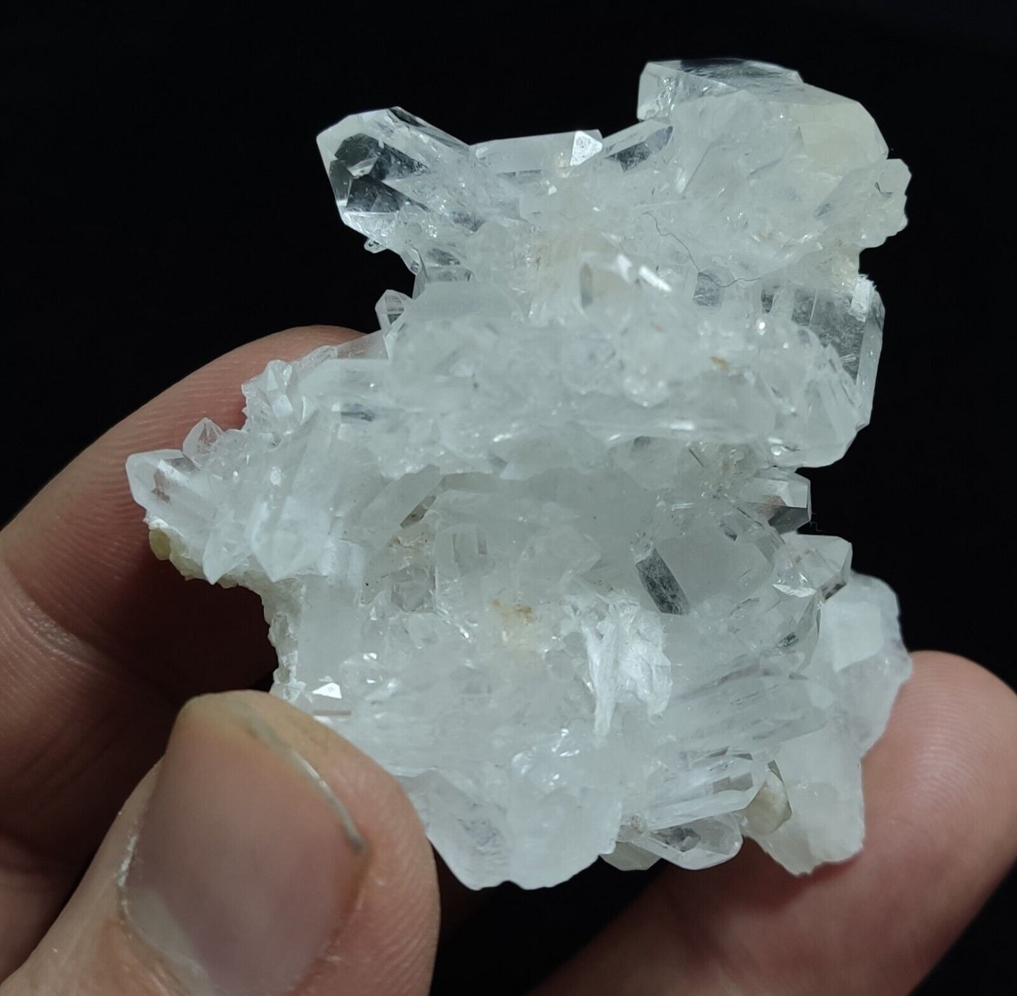 An Aesthetic Natural beautifully terminated Quartz cluster 52 grams